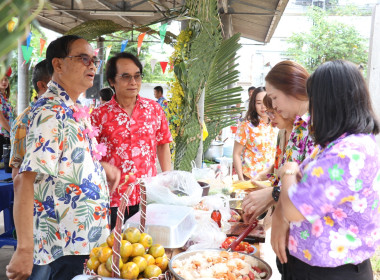 กิจกรรมสืบสานประเพณีสงกรานต์และรดน้ำขอพรผู้สูงอายุ พารามิเตอร์รูปภาพ 31
