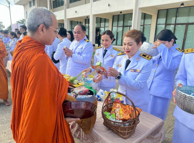 ร่วมลงนามถวายพระพรชัยมงคลและทำบุญตักบาตร ... พารามิเตอร์รูปภาพ 3