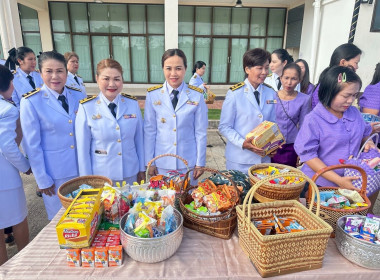 ร่วมลงนามถวายพระพรชัยมงคลและทำบุญตักบาตร ... พารามิเตอร์รูปภาพ 6