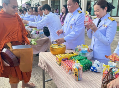 ร่วมลงนามถวายพระพรชัยมงคลและทำบุญตักบาตร ... พารามิเตอร์รูปภาพ 7
