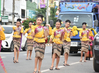 ร่วมพิธีเปิดงานแห่เทียนพรรษา ... พารามิเตอร์รูปภาพ 5
