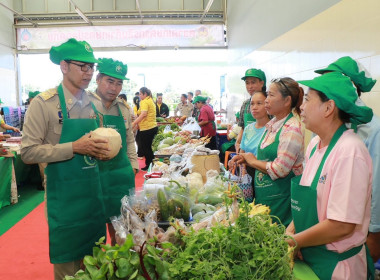 ร่วมพิธีเปิดตลาดเกษตรกรสินค้าเกษตรปลอดภัย พารามิเตอร์รูปภาพ 8