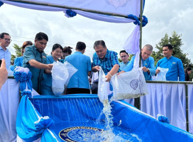 พิธีปล่อยพันธุ์สัตว์น้ำเนื่องในวันเฉลิมพระชนมพรรษาสมเด็จพระนางเจ้าสิริกิติ์ พระบรมราชินีนาถ พระบรมราชชนนีพันปีหลวง ... พารามิเตอร์รูปภาพ 7