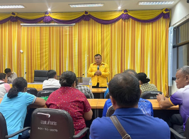 ร่วมพิธีมอบโฉนดต้นยางพารา กลุ่มเกษตรกรชาวสวนยางอำเภอหัวตะพาน พารามิเตอร์รูปภาพ 3