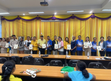 ร่วมพิธีมอบโฉนดต้นยางพารา กลุ่มเกษตรกรชาวสวนยางอำเภอหัวตะพาน พารามิเตอร์รูปภาพ 7