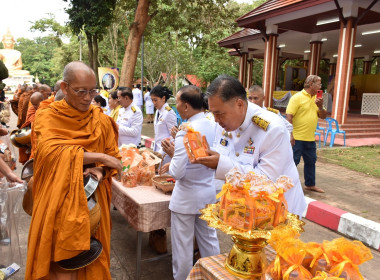 พิธีสวดพระพุทธมนต์และพิธีทำบุญตักบาตรถวายพระราชกุศล ... พารามิเตอร์รูปภาพ 6