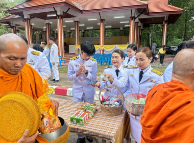 พิธีสวดพระพุทธมนต์และพิธีทำบุญตักบาตรถวายพระราชกุศล ... พารามิเตอร์รูปภาพ 12