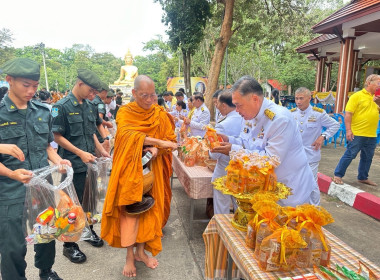 พิธีสวดพระพุทธมนต์และพิธีทำบุญตักบาตรถวายพระราชกุศล ... พารามิเตอร์รูปภาพ 13