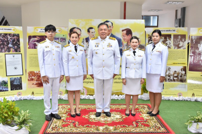 ร่วมพิธีวางพวงมาลาและถวายราชสดุดี เนื่องในวันนวมินทรมหาราช พารามิเตอร์รูปภาพ 1