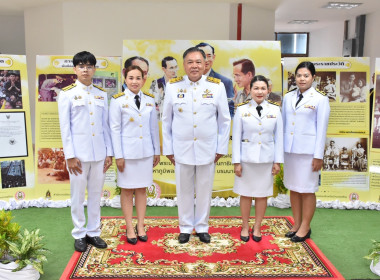 ร่วมพิธีวางพวงมาลาและถวายราชสดุดี เนื่องในวันนวมินทรมหาราช พารามิเตอร์รูปภาพ 5