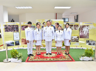 ร่วมพิธีวางพวงมาลาและถวายราชสดุดี เนื่องในวันนวมินทรมหาราช พารามิเตอร์รูปภาพ 12