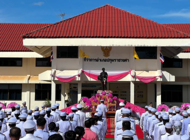 ร่วมพิธีวางพวงมาลาถวายราชสักการะพระบรมราชานุสาวรีย์พระบาทสมเด็จพระจุลจอมเกล้าเจ้าอยู่หัว "วันปิยมหาราช" ... พารามิเตอร์รูปภาพ 1