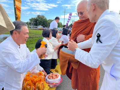 ร่วมกิจกรรมตักบาตรริมอ่างเพื่อถวายเป็นพระราชกุศลแด่สมเด็จพระนางเจ้าสิริกิติ์ พระบรมราชินีนาถ พระบรมราชชนนีพันปีหลวง ในงานประเพณีลอยกระทง ประจำปี 2568 ... พารามิเตอร์รูปภาพ 1