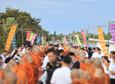 ร่วมกิจกรรมตักบาตรริมอ่างเพื่อถวายเป็นพระราชกุศลแด่สมเด็จพระนางเจ้าสิริกิติ์ พระบรมราชินีนาถ พระบรมราชชนนีพันปีหลวง ในงานประเพณีลอยกระทง ประจำปี 2568 ... พารามิเตอร์รูปภาพ 8