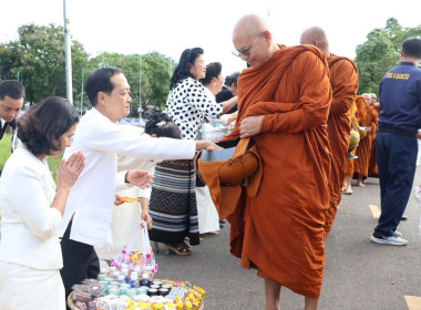 ร่วมกิจกรรมตักบาตรริมอ่างเพื่อถวายเป็นพระราชกุศลแด่สมเด็จพระนางเจ้าสิริกิติ์ พระบรมราชินีนาถ พระบรมราชชนนีพันปีหลวง ในงานประเพณีลอยกระทง ประจำปี 2568 ... พารามิเตอร์รูปภาพ 10