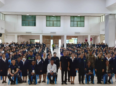 ร่วมพิธีปล่อยแถวขบวนรถอำนวยความสะดวกแก่ประชาชนในการเดินทางไปเข้าเฝ้าฯ กราบถวายบังคม พระบรมศพ สมเด็จพระนางเจ้าสิริกิติ์ พระบรมราชินีนาถ พระบรมราชชนนีพันปีหลวง ... พารามิเตอร์รูปภาพ 3