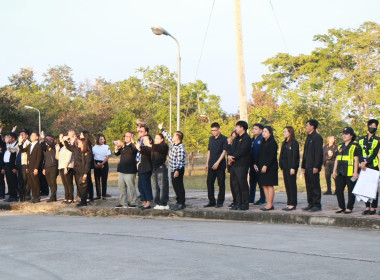 ร่วมพิธีปล่อยแถวขบวนรถอำนวยความสะดวกแก่ประชาชนในการเดินทางไปเข้าเฝ้าฯ กราบถวายบังคม พระบรมศพ สมเด็จพระนางเจ้าสิริกิติ์ พระบรมราชินีนาถ พระบรมราชชนนีพันปีหลวง ... พารามิเตอร์รูปภาพ 4