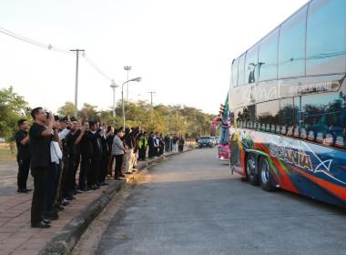 ร่วมพิธีปล่อยแถวขบวนรถอำนวยความสะดวกแก่ประชาชนในการเดินทางไปเข้าเฝ้าฯ กราบถวายบังคม พระบรมศพ สมเด็จพระนางเจ้าสิริกิติ์ พระบรมราชินีนาถ พระบรมราชชนนีพันปีหลวง ... พารามิเตอร์รูปภาพ 7