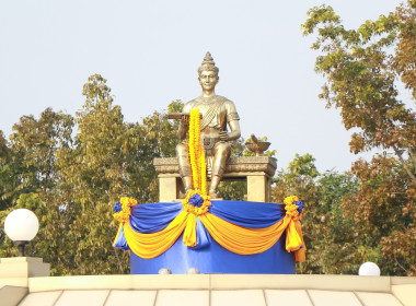 ร่วมพิธีวางพานพุ่มดอกไม้และถวายราชสักการะเนื่องในวันพ่อขุนรามคำแหงมหาราช ประจำปี 2569 ... พารามิเตอร์รูปภาพ 2