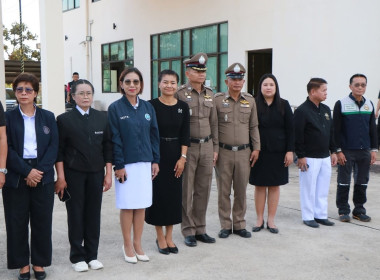ร่วมพิธีปล่อยแถวขบวนรถอำนวยความสะดวกแก่ประชาชนในการเดินทางไปเข้าเฝ้าฯ กราบถวายบังคม พระบรมศพ สมเด็จพระนางเจ้าสิริกิติ์ พระบรมราชินีนาถ พระบรมราชชนนีพันปีหลวง ... พารามิเตอร์รูปภาพ 3