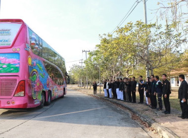 ร่วมพิธีปล่อยแถวขบวนรถอำนวยความสะดวกแก่ประชาชนในการเดินทางไปเข้าเฝ้าฯ กราบถวายบังคม พระบรมศพ สมเด็จพระนางเจ้าสิริกิติ์ พระบรมราชินีนาถ พระบรมราชชนนีพันปีหลวง ... พารามิเตอร์รูปภาพ 7