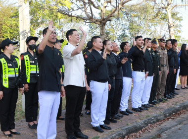 ร่วมพิธีปล่อยแถวขบวนรถอำนวยความสะดวกแก่ประชาชนในการเดินทางไปเข้าเฝ้าฯ กราบถวายบังคม พระบรมศพ สมเด็จพระนางเจ้าสิริกิติ์ พระบรมราชินีนาถ พระบรมราชชนนีพันปีหลวง ... พารามิเตอร์รูปภาพ 9