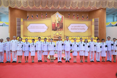 พิธีวางพานพุ่มดอกไม้ถวายราชสักการะ ... พารามิเตอร์รูปภาพ 1