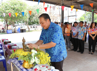 กิจกรรมสืบสานประเพณีสงกรานต์และรดน้ำขอพรผู้อาวุโส ... พารามิเตอร์รูปภาพ 1