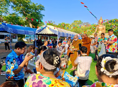 ร่วมทำบุญตักบาตรสืบสานวัฒนธรรมในงานมหาสงกรานต์ไทอำนาจเจริญ พารามิเตอร์รูปภาพ 2