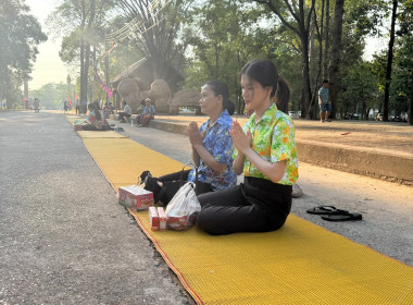 ร่วมทำบุญตักบาตรสืบสานวัฒนธรรมในงานมหาสงกรานต์ไทอำนาจเจริญ พารามิเตอร์รูปภาพ 3