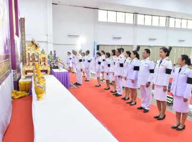 พิธีถวายเครื่องราชสักการะและวางพานพุ่ม ... พารามิเตอร์รูปภาพ 4