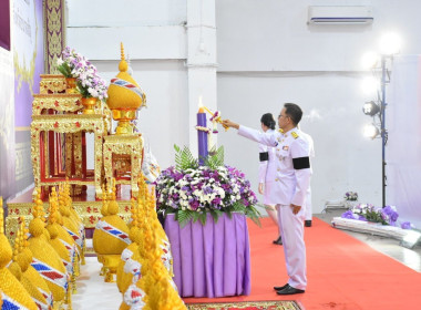 พิธีถวายเครื่องราชสักการะและวางพานพุ่ม ... พารามิเตอร์รูปภาพ 2