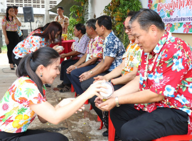 กิจกรรมสงกรานต์และรดน้ำขอพรผู้สูงอายุ พารามิเตอร์รูปภาพ 31