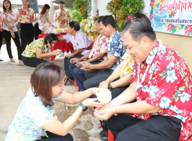 กิจกรรมสงกรานต์และรดน้ำขอพรผู้สูงอายุ พารามิเตอร์รูปภาพ 8