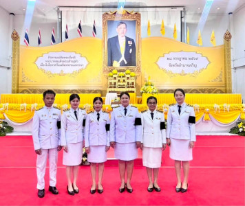 พิธีถวายเครื่องราชสักการะและวางพานพุ่ม ... พารามิเตอร์รูปภาพ 1