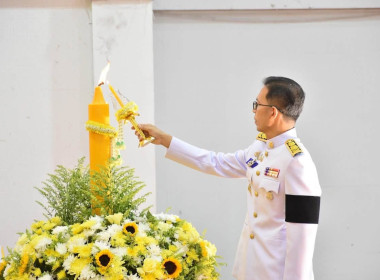 พิธีถวายเครื่องราชสักการะและวางพานพุ่ม ... พารามิเตอร์รูปภาพ 2