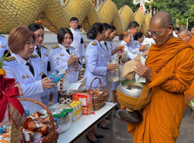 พิธีสวดพระพุทธมนต์และทำบุญตักบาตรถวายพระราชกุศล ... พารามิเตอร์รูปภาพ 11
