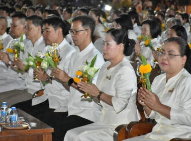 พิธีเวียนเทียนเนื่องในงานประเพณีออกพรรษา พารามิเตอร์รูปภาพ 1
