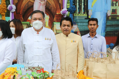 พิธีทำบุญตักบาตรถวายพระกุศล ฉลองพระชนมายุ 8 รอบ ... พารามิเตอร์รูปภาพ 1