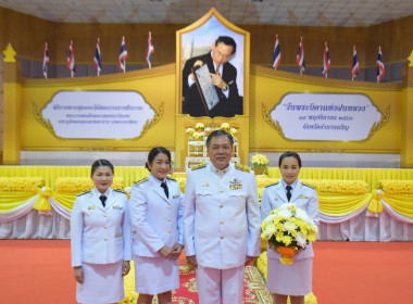 ร่วมพิธีวางพานพุ่มดอกไม้สดเนื่องในวันพระบิดาแห่งฝนหลวง ... พารามิเตอร์รูปภาพ 1