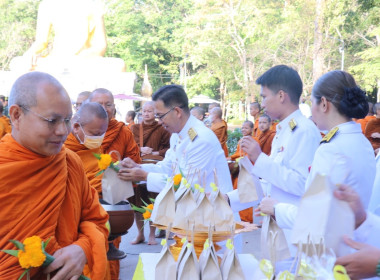 พิธีเจริญพระพุทธมนต์และทำบุญตักบาตรถวายพระราชกุศล พารามิเตอร์รูปภาพ 5