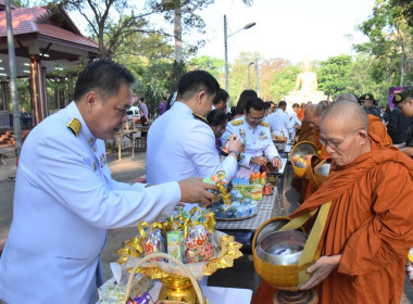 พิธีทำบุญตักบาตรเนื่องในวันพระราชสมภพ ... พารามิเตอร์รูปภาพ 3