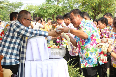 สืบสานประเพณีสงกรานต์และรดน้ำขอพรผู้ว่าราชการจังหวัดอำนาจเจริญ ... พารามิเตอร์รูปภาพ 1