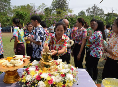 สืบสานประเพณีสงกรานต์และรดน้ำขอพรผู้ว่าราชการจังหวัดอำนาจเจริญ ... พารามิเตอร์รูปภาพ 2