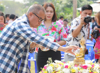 สืบสานประเพณีสงกรานต์และรดน้ำขอพรผู้ว่าราชการจังหวัดอำนาจเจริญ ... พารามิเตอร์รูปภาพ 7