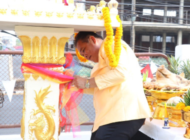 พิธีบวงสรวงตั้งศาลพระภูมิเจ้าที่และทำบุญตักบาตร พารามิเตอร์รูปภาพ 6