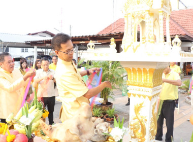 พิธีบวงสรวงตั้งศาลพระภูมิเจ้าที่และทำบุญตักบาตร พารามิเตอร์รูปภาพ 9